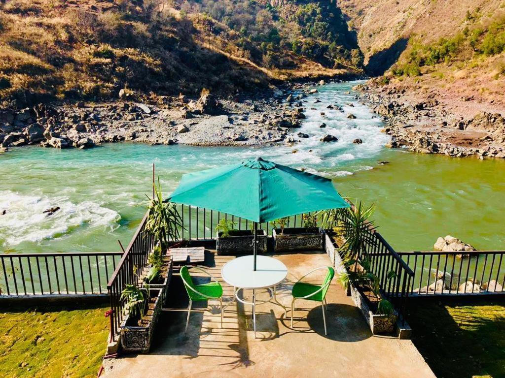 Hotel La Orilla Muzaffarabad Buitenkant foto