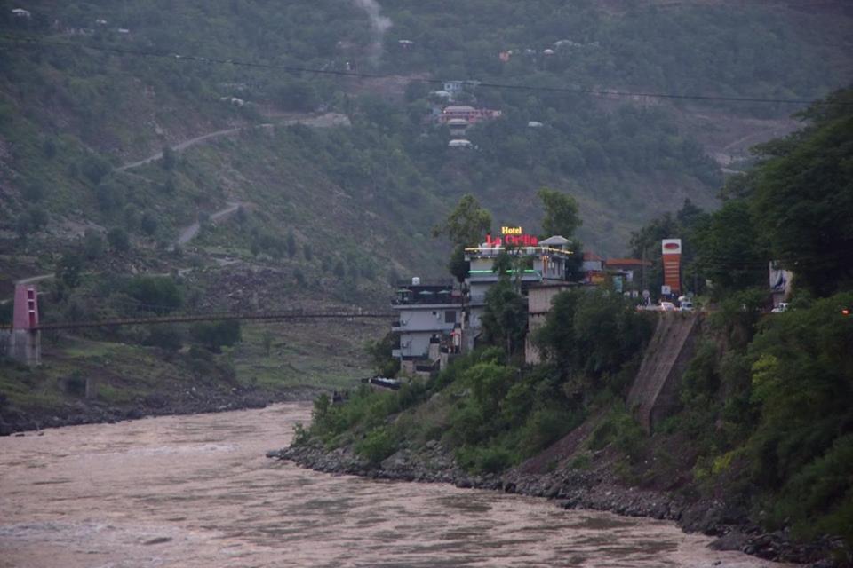 Hotel La Orilla Muzaffarabad Buitenkant foto