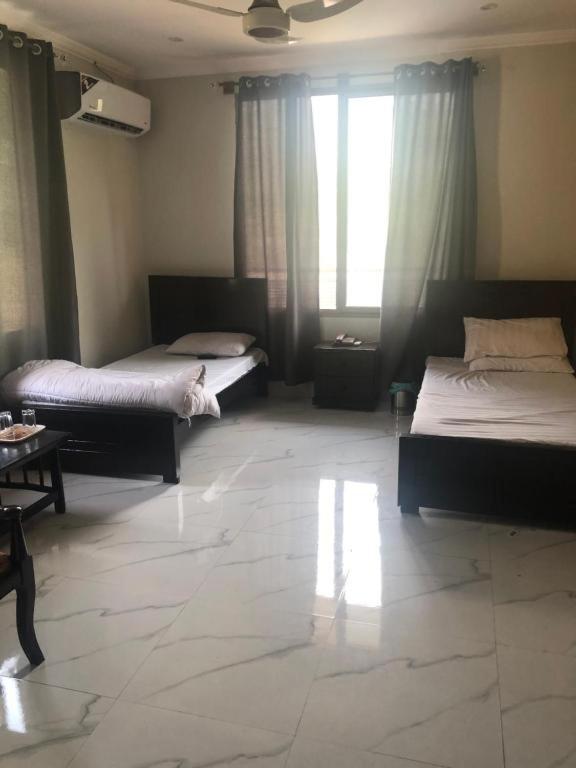 Hotel La Orilla Muzaffarabad Buitenkant foto