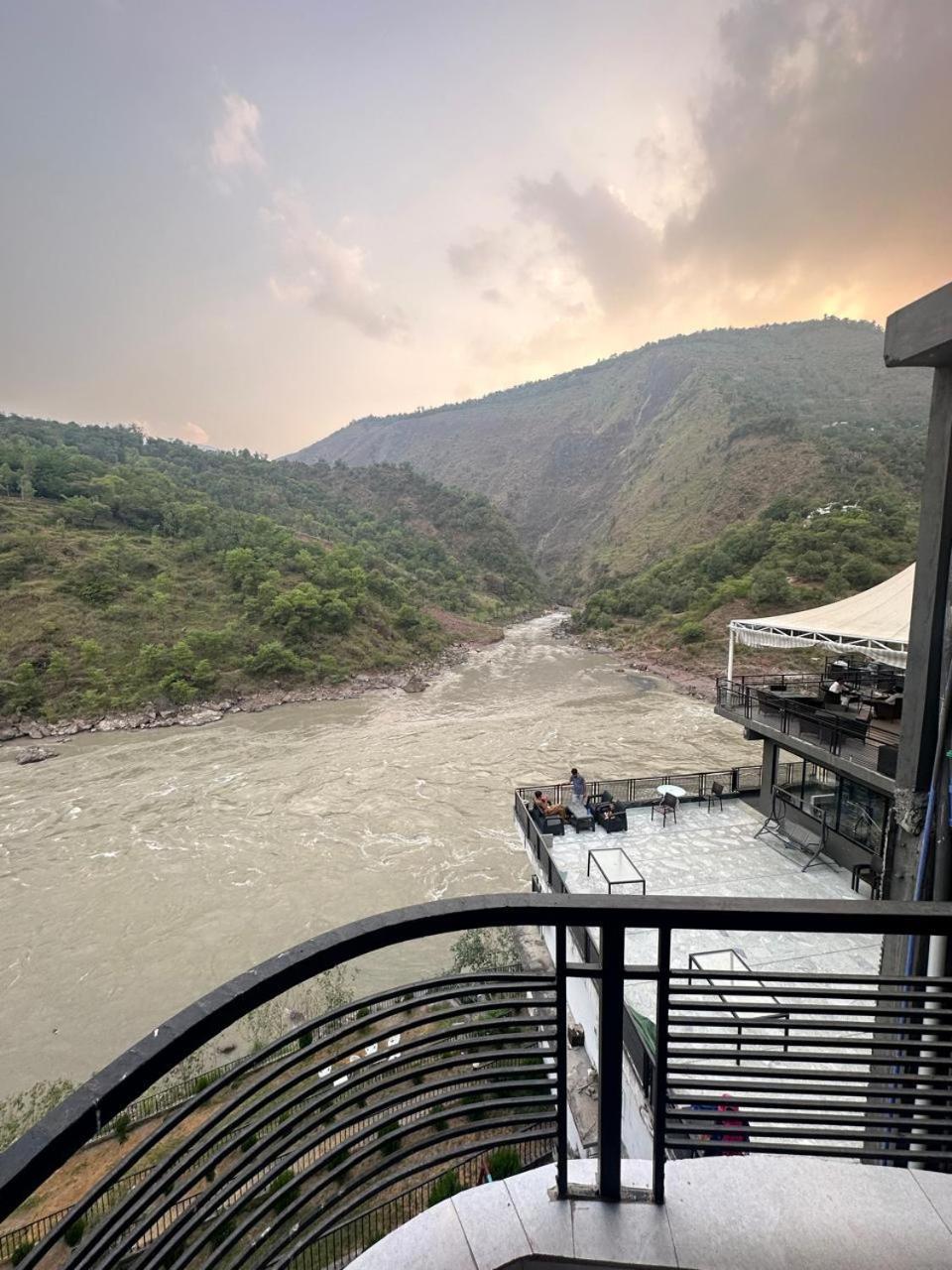 Hotel La Orilla Muzaffarabad Buitenkant foto