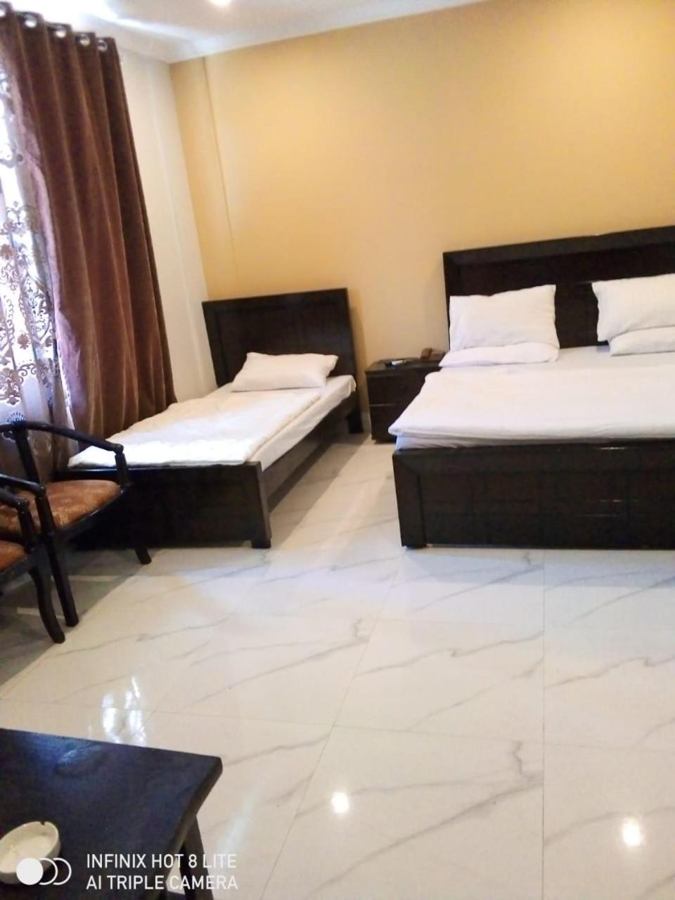 Hotel La Orilla Muzaffarabad Buitenkant foto